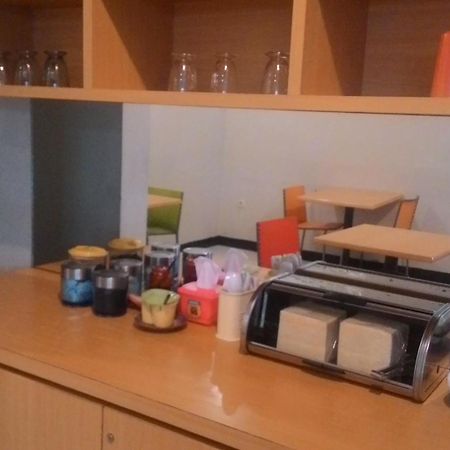 Swk 95 Hotel Сурабая Екстериор снимка