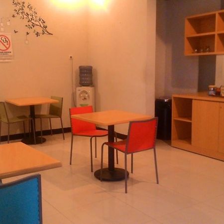 Swk 95 Hotel Сурабая Екстериор снимка