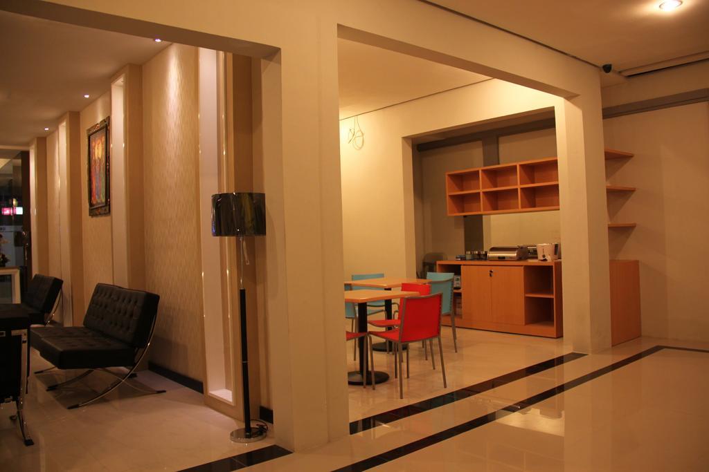 Swk 95 Hotel Сурабая Екстериор снимка