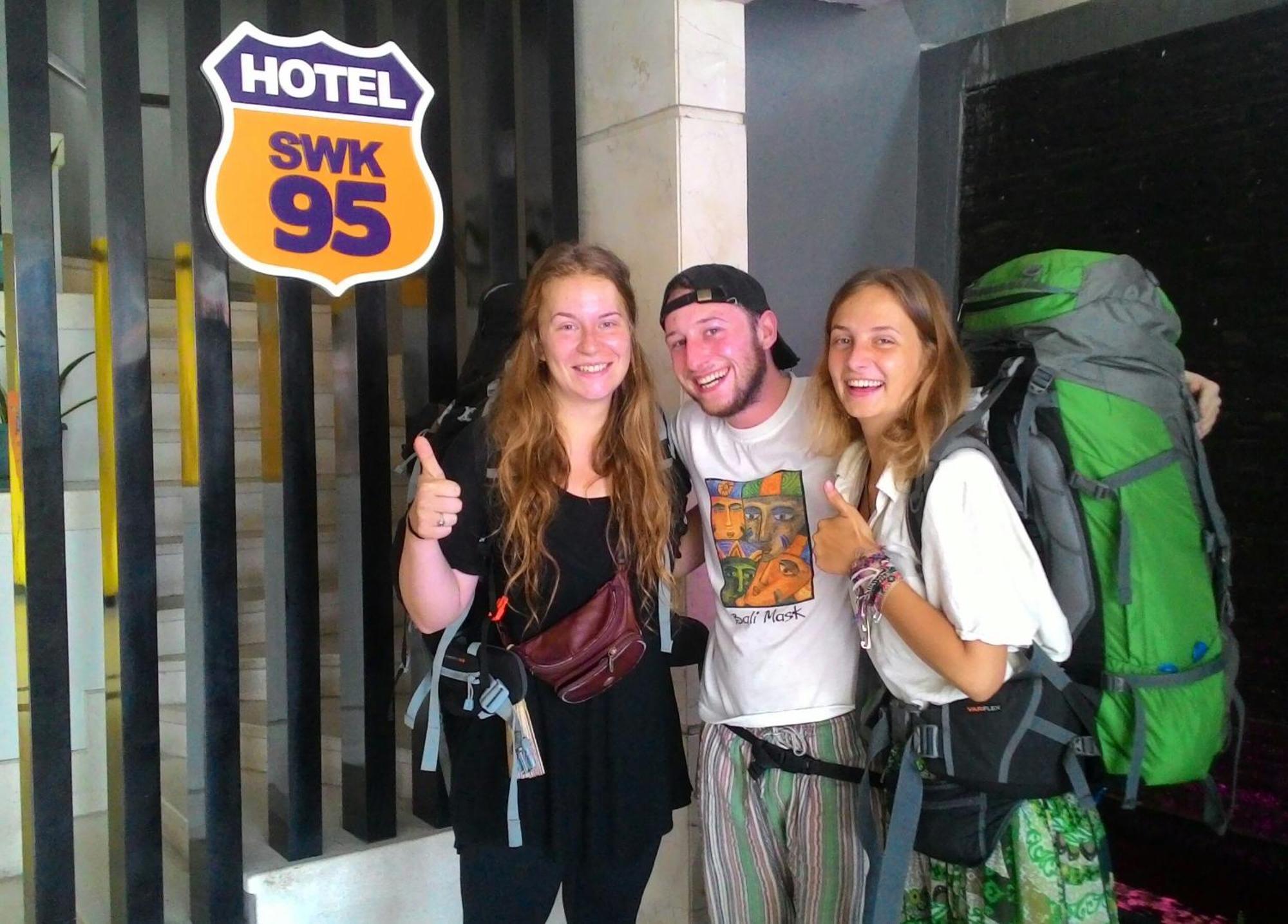 Swk 95 Hotel Сурабая Екстериор снимка