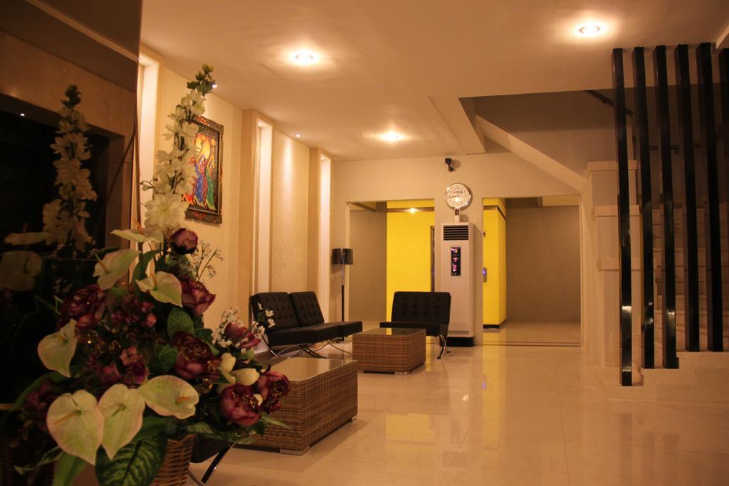 Swk 95 Hotel Сурабая Екстериор снимка