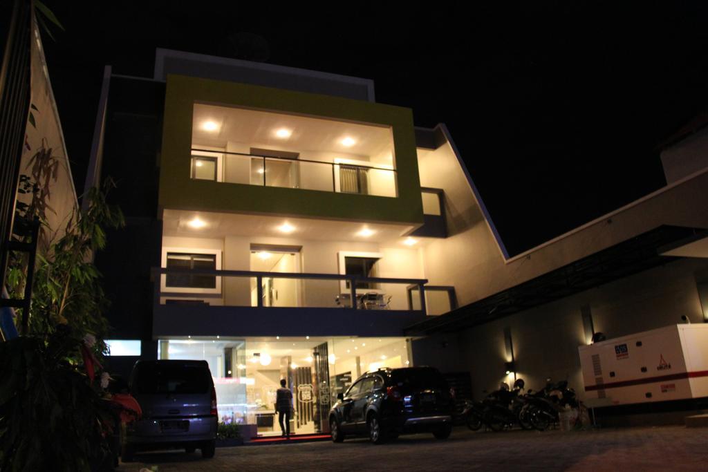Swk 95 Hotel Сурабая Екстериор снимка