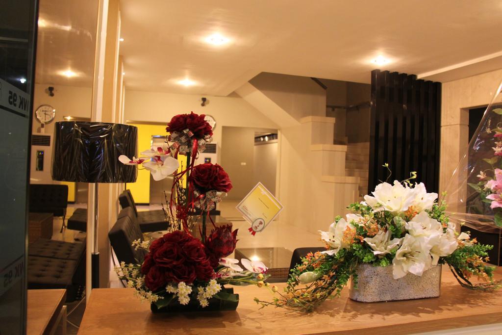 Swk 95 Hotel Сурабая Екстериор снимка