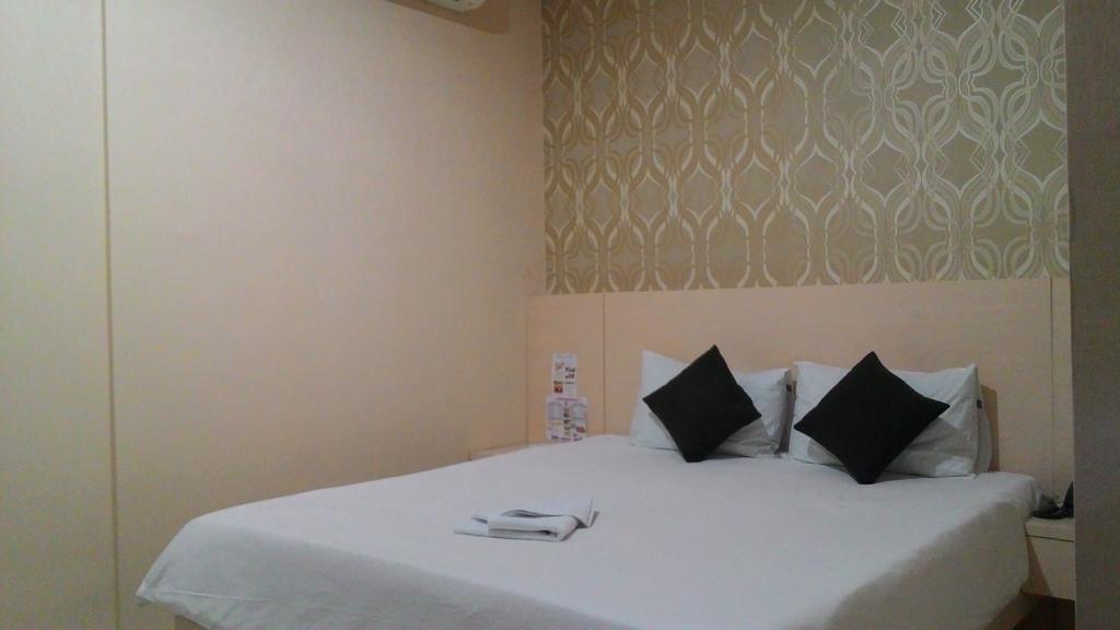 Swk 95 Hotel Сурабая Екстериор снимка