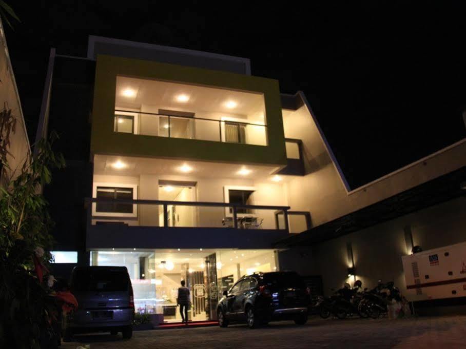 Swk 95 Hotel Сурабая Екстериор снимка